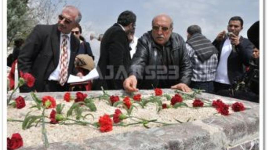 Uğur Y&uuml;ksel, Mezarı Başında Anıldı