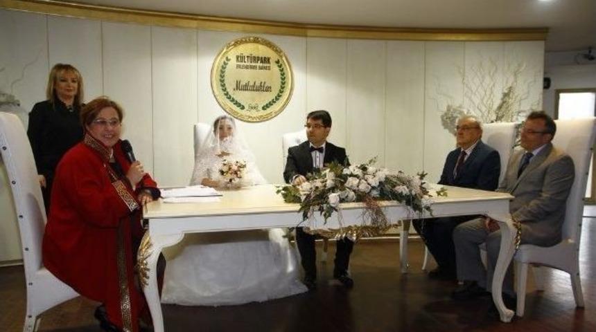 Başkan Pektaş İlk Nikahını Kıydı; 3 &Ccedil;ocuk G&ouml;ndermesi Yaptı!