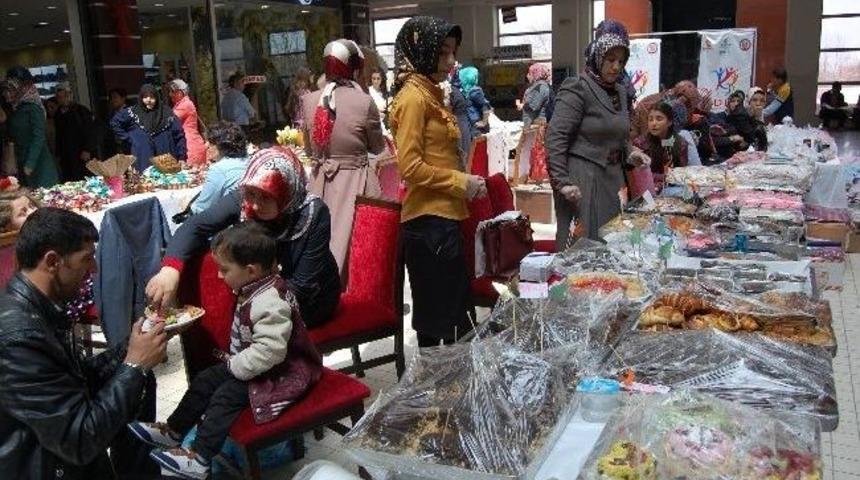 Badem, Tatvan&rsquo;da Kermes D&uuml;zenlendi