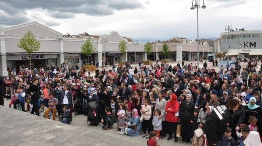 İneg&ouml;l'de 23 Nisan Kutlamaları Başladı