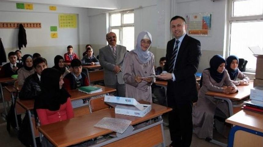 Yıldızeli&rsquo;nde &Ouml;ğrencilere Tablet Bilgisayar Dağıtıldı