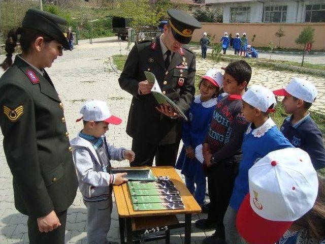 Jandarmadan &Ouml;ğrencilere Orman Sevgisi 3