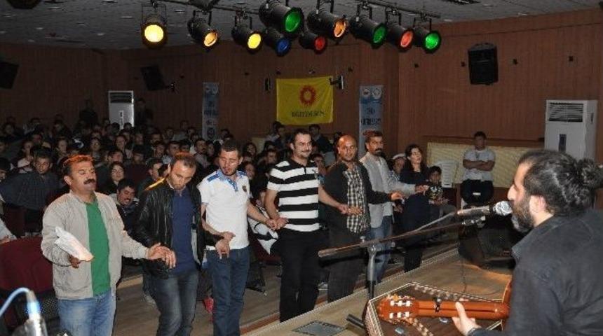 Derik'te Grup Abdal Konserine Yoğun İlgi