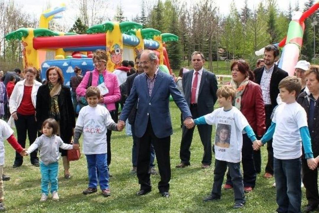 &Ccedil;ocuk Şenliği&rsquo;nde G&ouml;n&uuml;llerince Eğlendiler