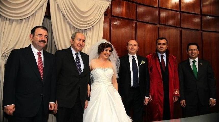 Taşdelen, Yeni Evli &Ccedil;ifte Mutluluklar Diledi