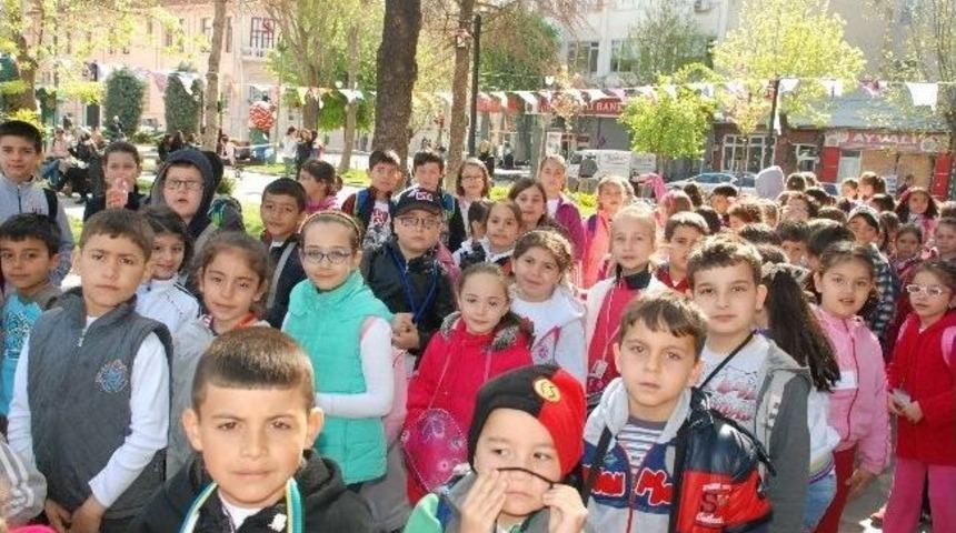 &Ccedil;ocuklar 23 Nisan&rsquo;a Hazırlanıyor