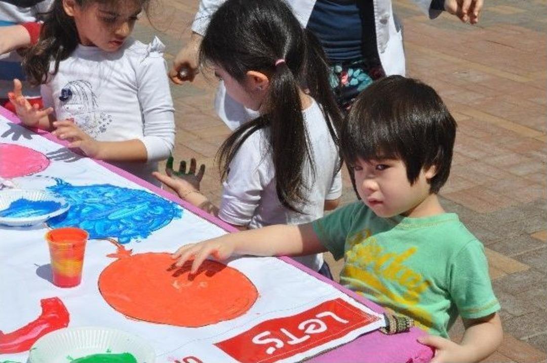 Minik Gkv&rsquo;lier Okul Bah&ccedil;esini Resim At&ouml;lyesine D&ouml;n&uuml;şt&uuml;rd&uuml;