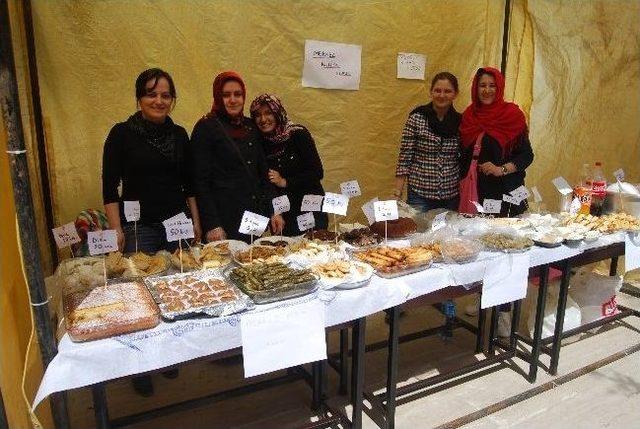 Malkara&rsquo;da Kuran Kursları Yardım Kermesi D&uuml;zenledi 1