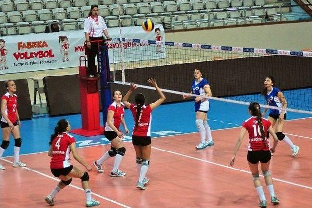 Foça Belediyespor’un Altın Kızları