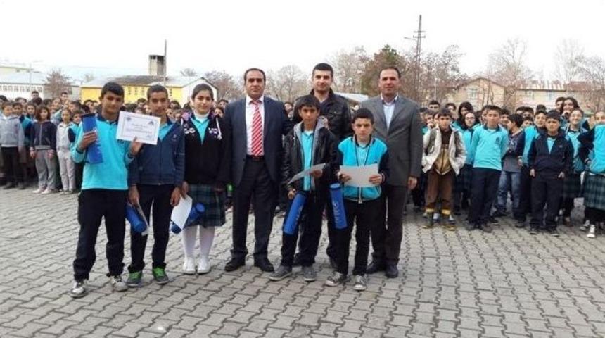 Varto Yatılı B&ouml;lge Ortaokulu Satran&ccedil; Turnuvasında Birinci Oldu