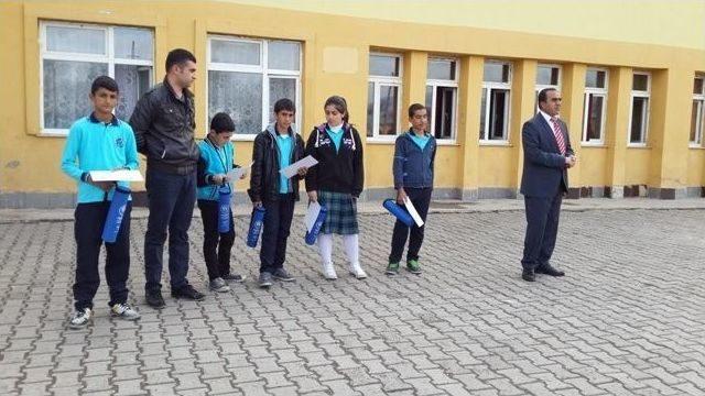 Varto Yatılı B&ouml;lge Ortaokulu Satran&ccedil; Turnuvasında Birinci Oldu 1