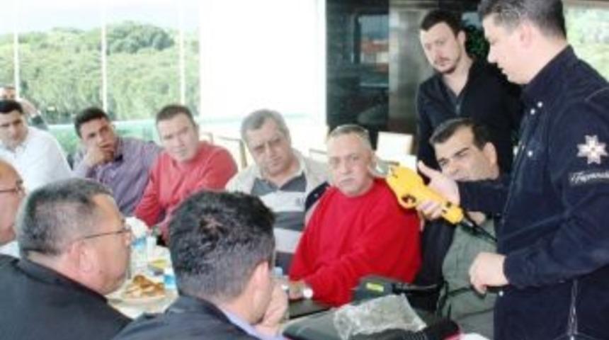 Burhaniye&rsquo;de Zeytin Hasat Makineleri Tanıtıldı