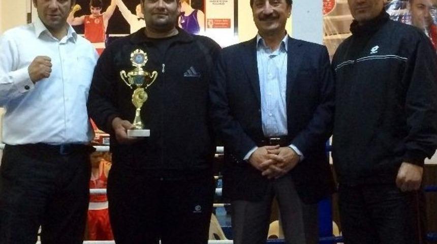 Antalya&rsquo;da Gen&ccedil; Boks&ouml;rler Derece İ&ccedil;in Yarıştı