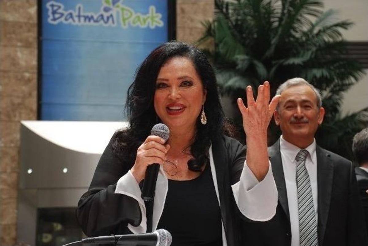 T&uuml;rkan Şoray Batman&rsquo;da Hayranlarıyla Buluştu