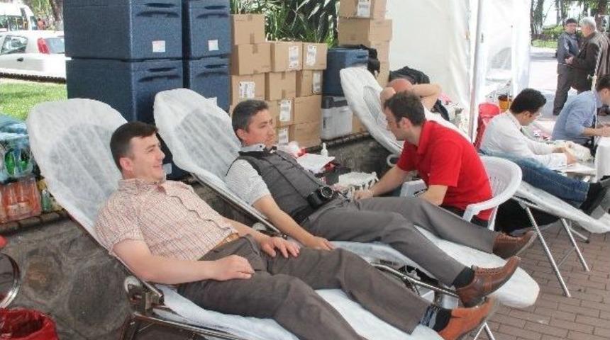 &Uuml;nye&rsquo;de Rekor Kan Bağışı