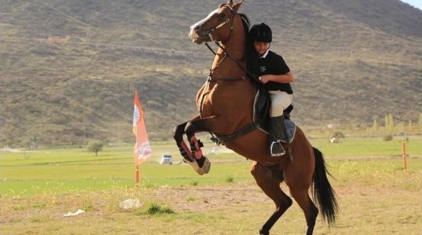 Ali Dağı 4. Atlı Dayanıklılık Yarışları Tamamlandı