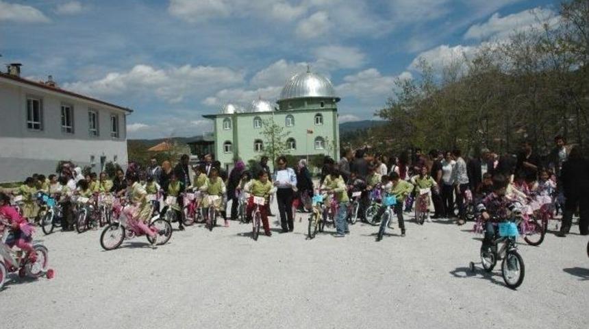 "minik Pedallar" Kampanyasında 59 &Ouml;ğrenciye Bisiklet Hediye Edildi