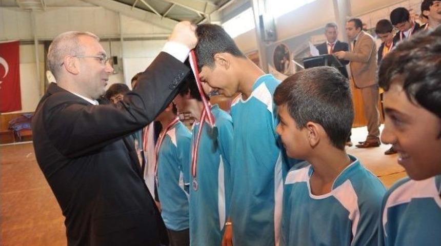 Darıca&rsquo;da Kupalar Verildi