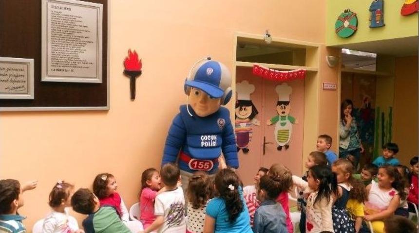 Polisten Anaokuluna Ziyaret