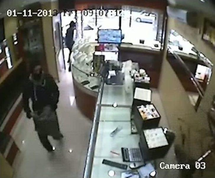 Soyguncular, Akvaryum Patlayınca Kaçtılar G2