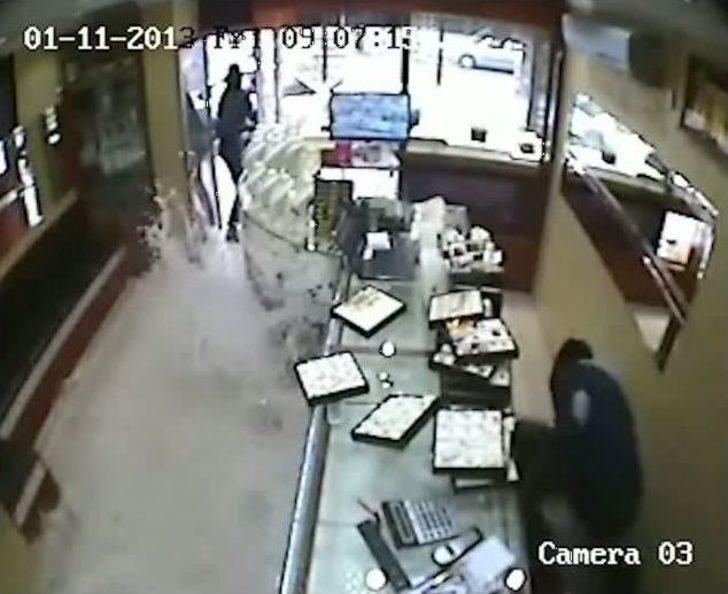 Soyguncular, Akvaryum Patlayınca Kaçtılar G3