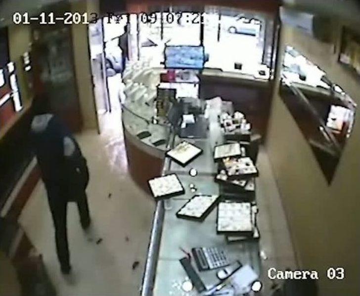 Soyguncular, Akvaryum Patlayınca Kaçtılar G4