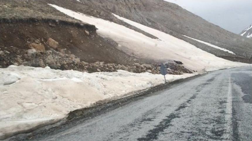 Van-bah&ccedil;esaray Yolu 4 Saat Sonra Ulaşıma A&ccedil;ıldı