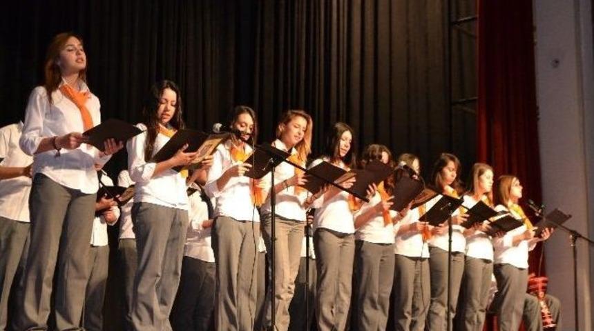 Şarkı S&ouml;ylerken Fenalaştı