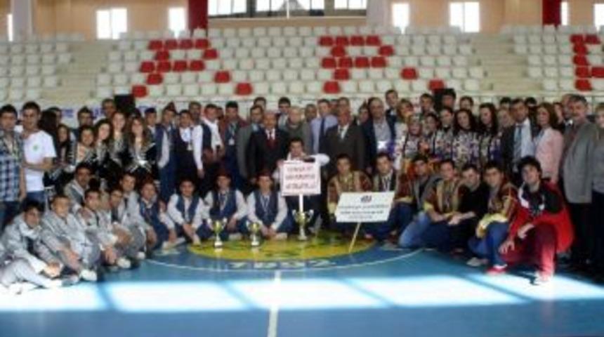 Harr&uuml;n &Uuml;niversitesi Halk Oyunları Ekibi, Yarışmaya Hazırlanıyor