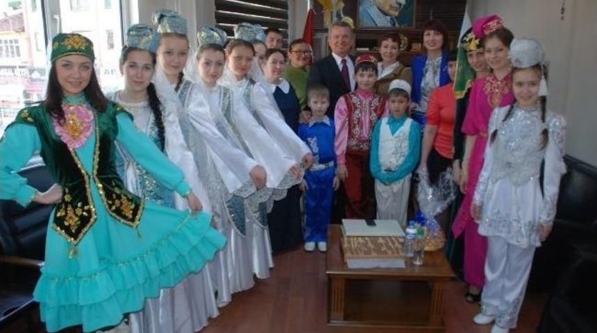 Tataristanlı &Ouml;ğrencilerden Başkan Kantarcı&rsquo;ya Ziyaret