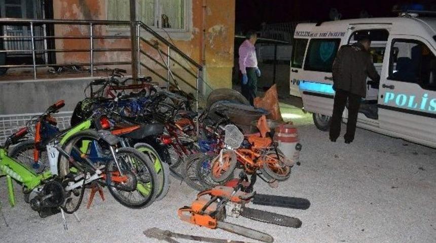 Evin Bodrumundan &Ccedil;alıntı Malzeme &Ccedil;ıktı