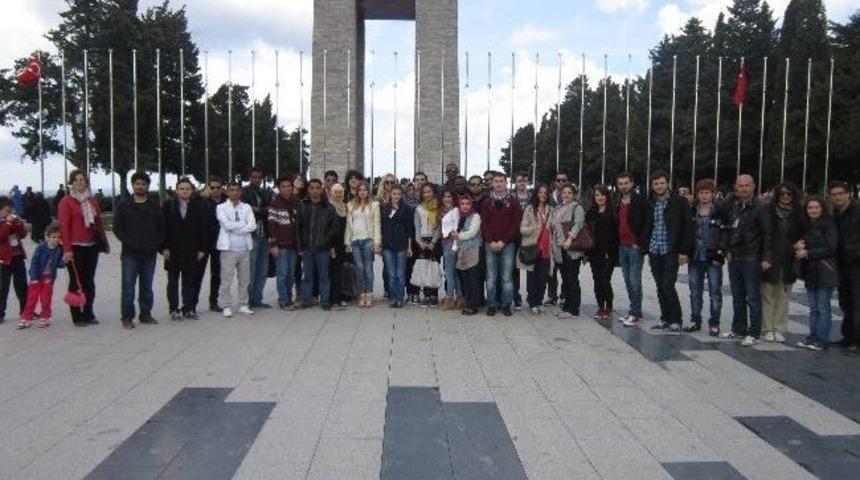 D&uuml;nya &Ouml;ğrencilerinden &Ccedil;anakkale &Ccedil;ıkarması