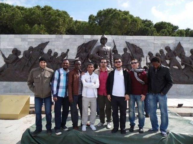 D&uuml;nya &Ouml;ğrencilerinden &Ccedil;anakkale &Ccedil;ıkarması 1