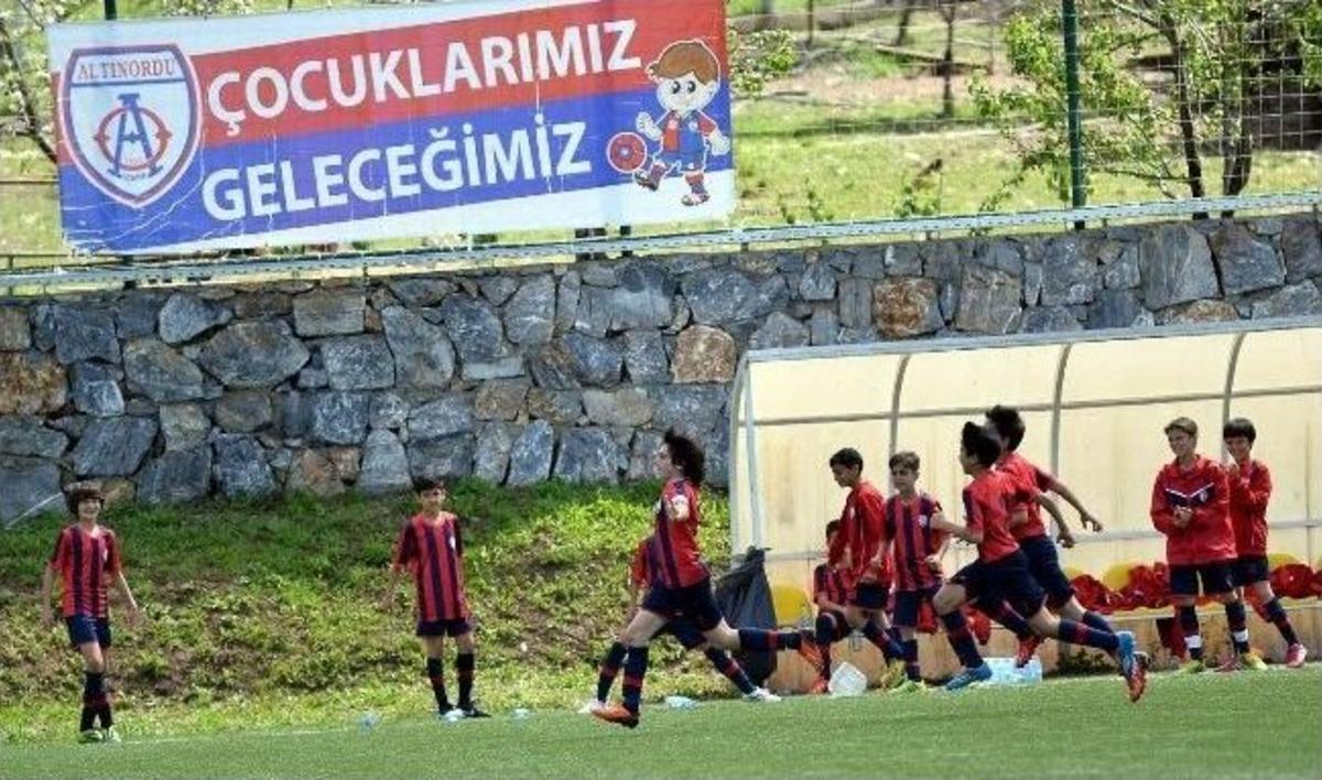Altınordu 2. Uluslararası U12 Cup&rsquo;ta Futbol Ş&ouml;leni Yaşandı