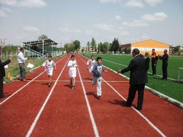 Oğuzeli’nde, Atletizm Yarışları Düzenlendi