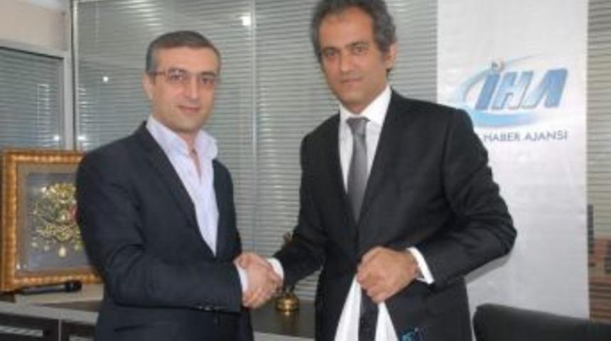 Rekt&ouml;r &Ouml;zer'den İha'ya Ziyaret