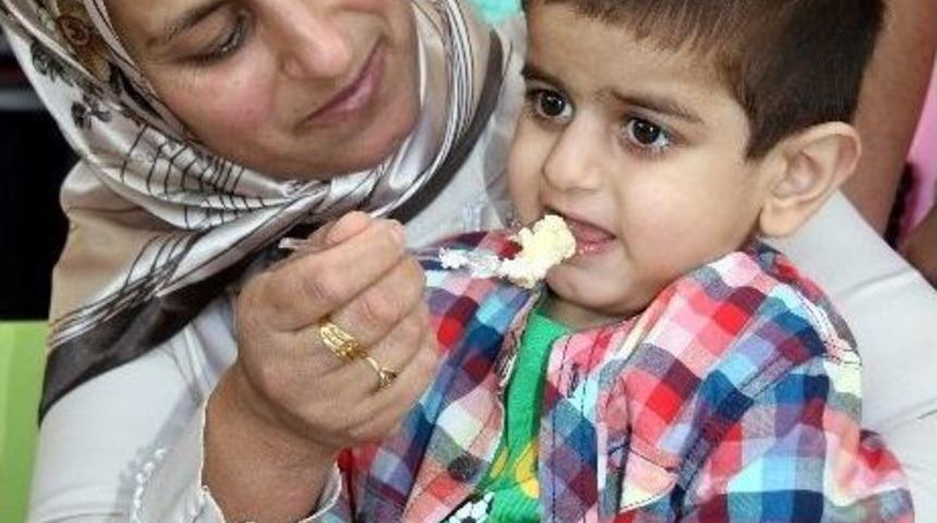 Ekmekten Sonra Bu Kez İlk Kez Pasta Yedi