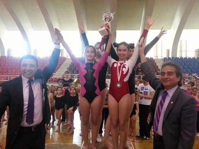 S&ouml;kespor Jimnastik&ccedil;ileri Madalya İle D&ouml;nd&uuml; 1