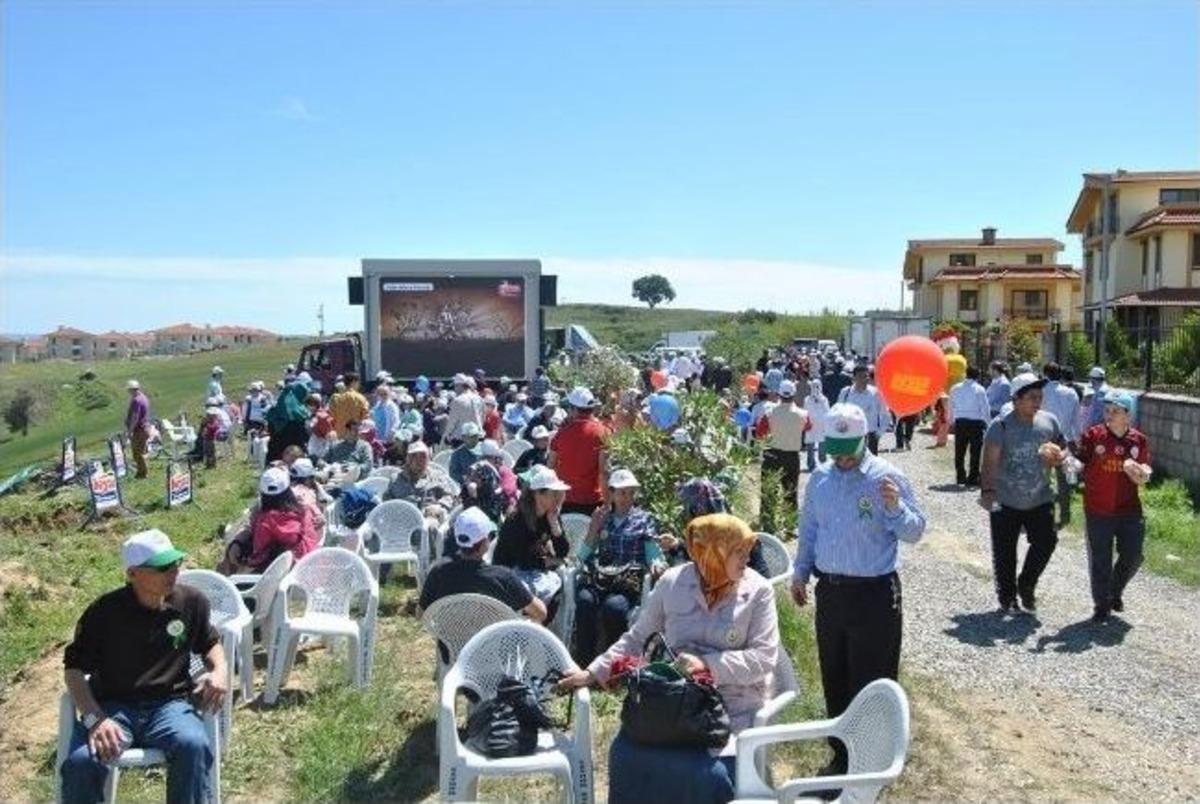Beyza Pili&ccedil;'ten Kutlu Doğum Haftasında Fidan Dikme Etkinliği