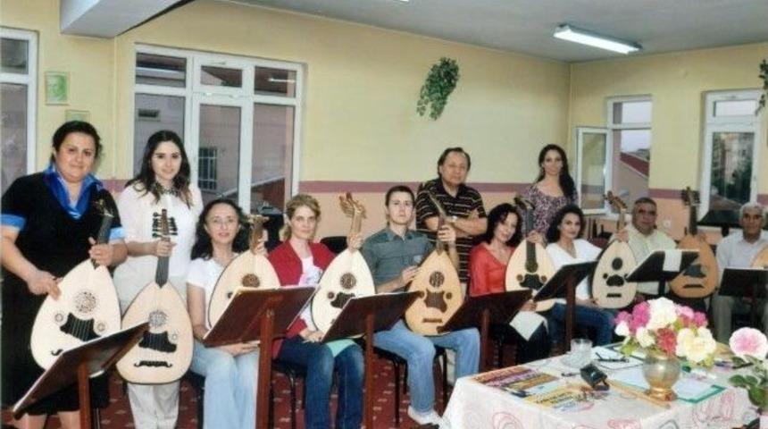 Ev Hanımlarından Ud Kursuna B&uuml;y&uuml;k İlgi