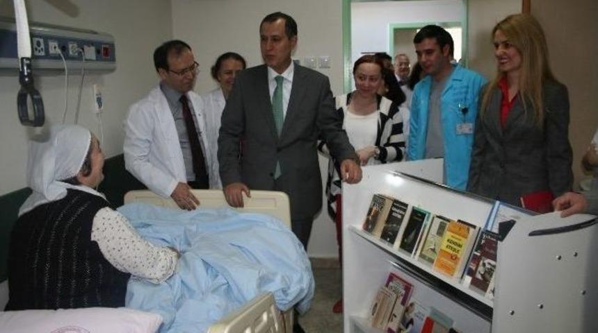 Kamu Hastanelerinde "kitap Tedavi Saati" Uygulaması