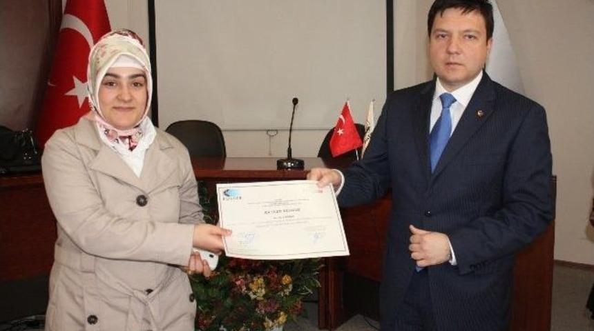 Girişimcilik Kursuna Katılanlara Sertifikaları Verildi