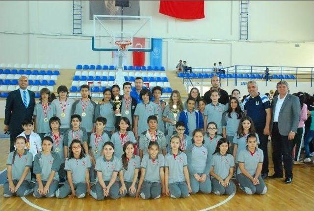 Okullu Sporcular Kupalarını Aldı 1