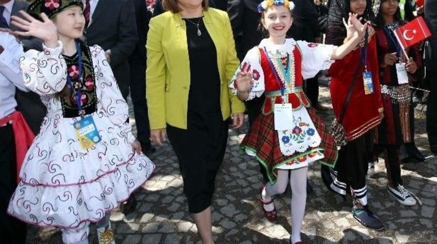 &Ccedil;ocuklar Bizim D&uuml;n&uuml;m&uuml;z, Bug&uuml;n&uuml;m&uuml;z Ve Geleceğimizdir