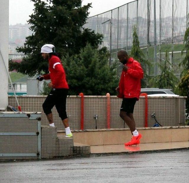 Trabzonspor, Gaziantepspor Maçı Hazırlıklarını Yağmur Altında Sürdürdü