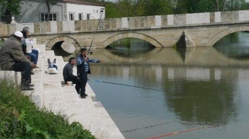 Edirne'de Yağışla Birlikte Nehir Debileri De Y&uuml;kseldi