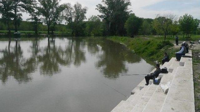 Edirne'de Yağışla Birlikte Nehir Debileri De Yükseldi