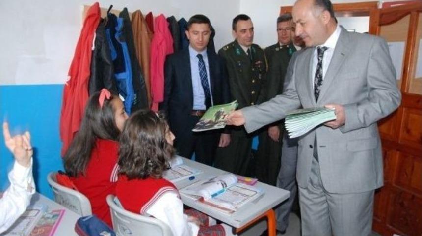 Vali Azizoğlu, Ardahanlı &Ouml;ğrenciler Anıtkabir'i G&ouml;recek