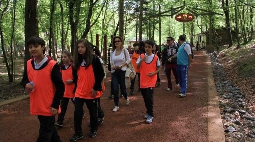 &lsquo;kimsesiz &Ccedil;ocuklar&rsquo; İ&ccedil;in Anlamlı Y&uuml;r&uuml;y&uuml;ş