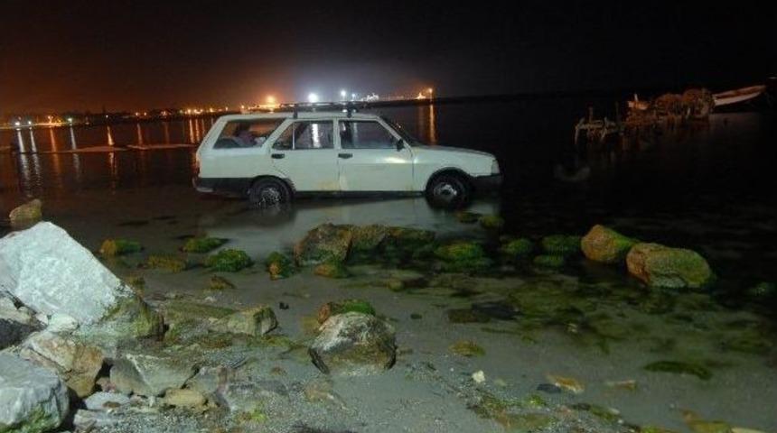 Virajı Alamayan Otomobil Denize U&ccedil;tu